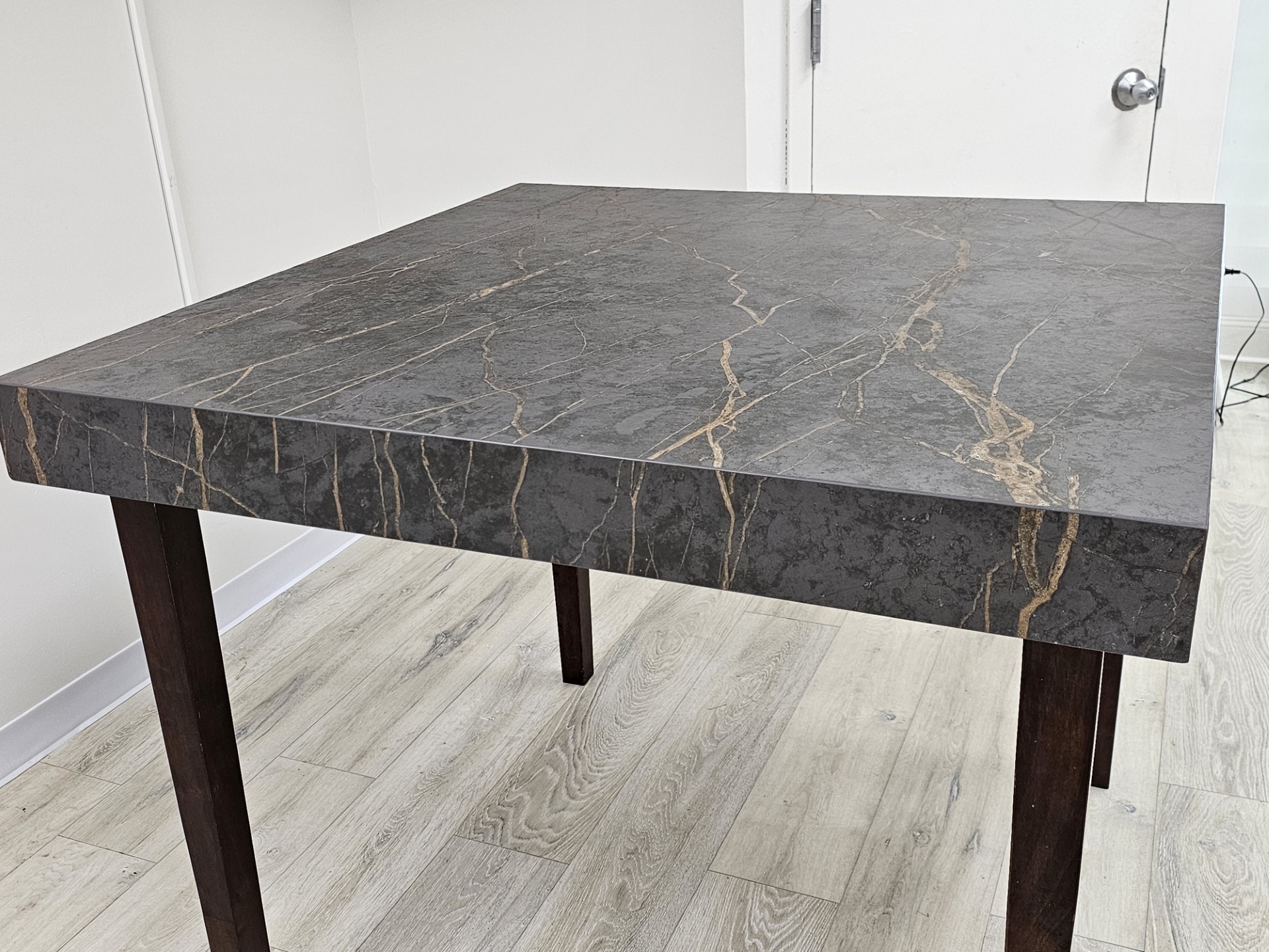 Countertop showroom photo 3